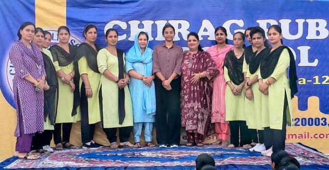  विद्यालय परिसर में एक भव्य सम्मान समारोह का आयोजन किया गया